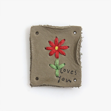 [장식부자재] 데이지꽃 자수 워싱 천연 가죽라벨 - 카키 (개)