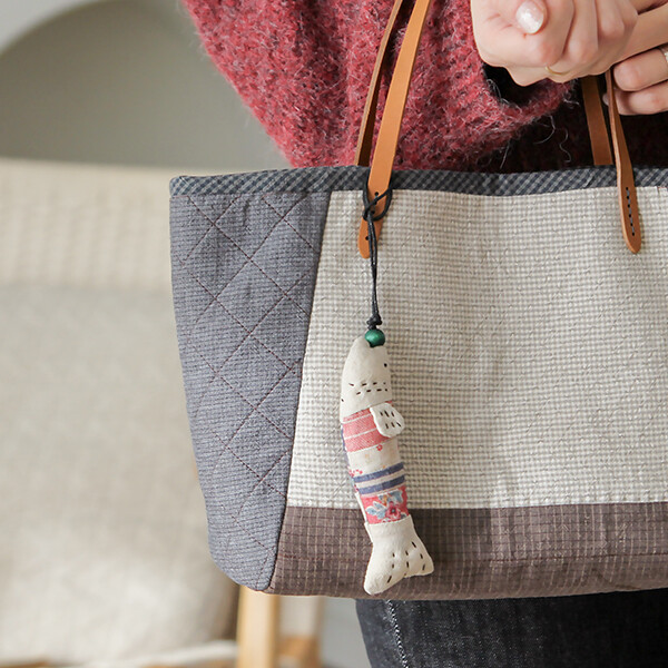 바이핸즈 퀼트패키지 인형 소품만들기 diy키트 - 나는 명태다 키링 2개 세트