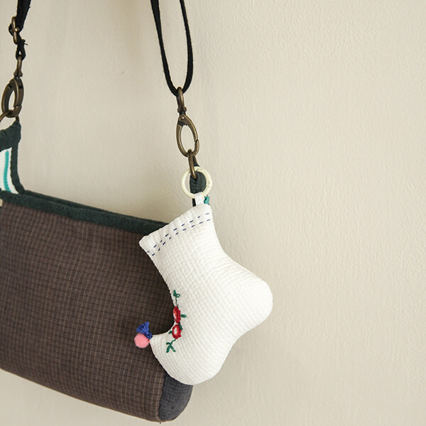 [바이핸즈] 퀼트패키지 소품 - 깔롱 버선 키링 (2개 세트)
